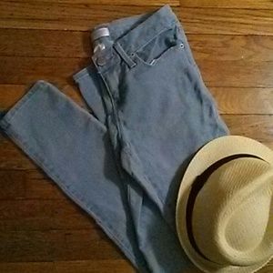 Light wash skinny jeans